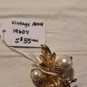 Avon Gold Leaf Brooch with Pearl Accents